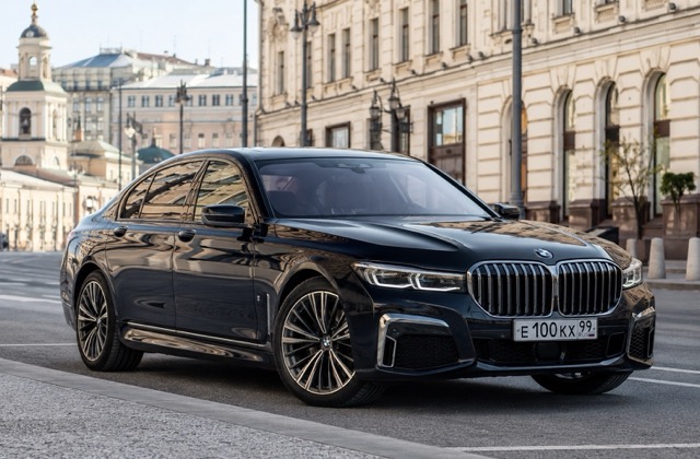 Иллюстративное фото автомобиля BMW 7 с номером Е100КХ99 в Москве